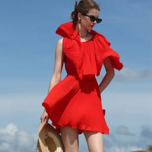 Vestido estilo capa ajustado con hombros descubiertos