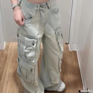 Mono Gyaru con múltiples bolsillos